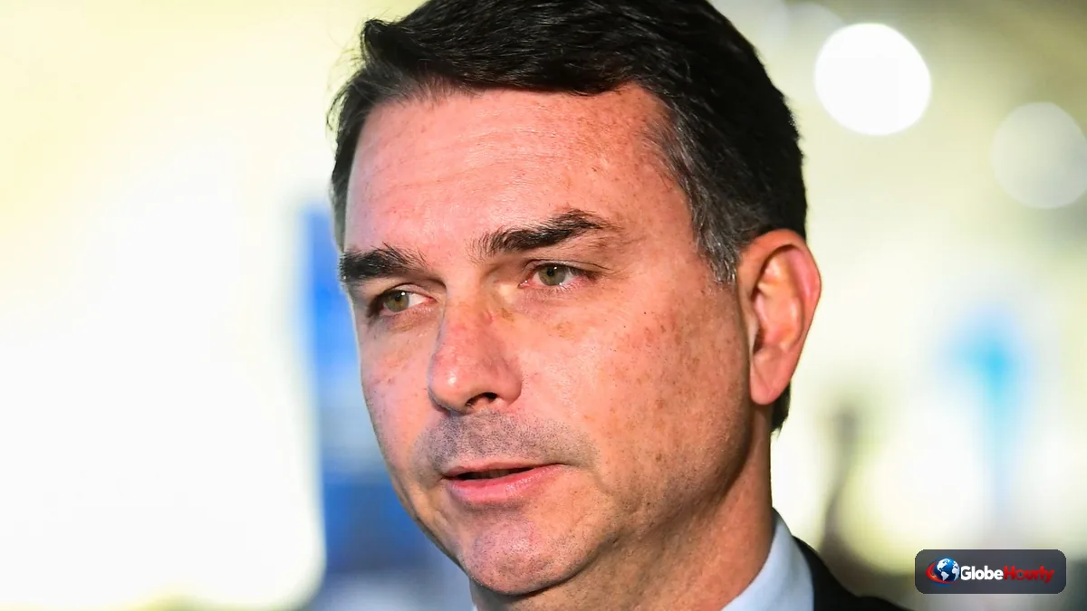 Flávio Bolsonaro leaves Brazil after passport order; US says it will grant visas