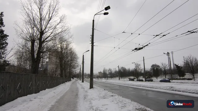 Russian strikes leave 280,000 Ukrainian homes without power and Kyiv's Left Bank short of water; five killed in a day